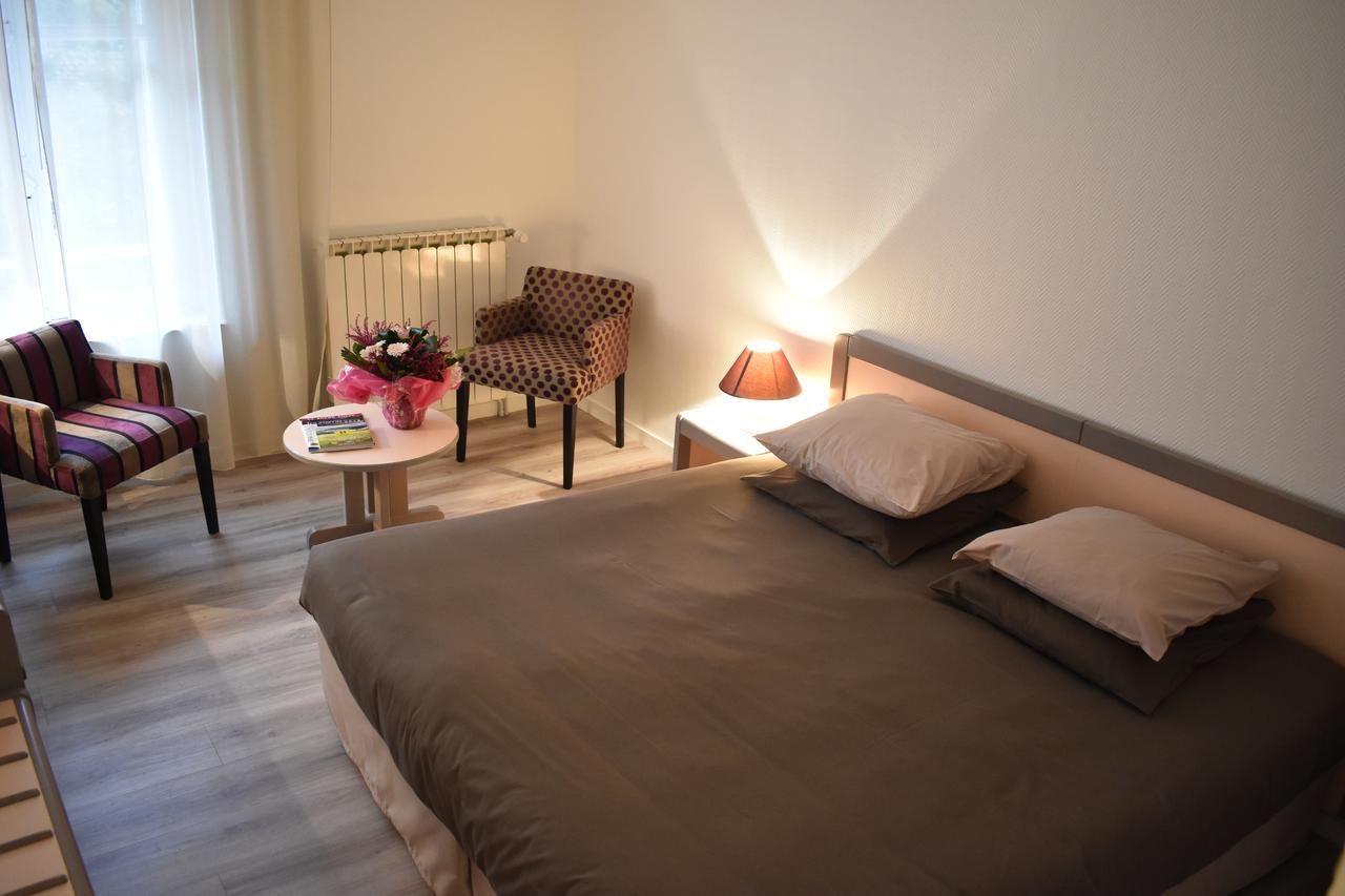 Pleumartin Logis Hotel Saint-Roch מראה חיצוני תמונה