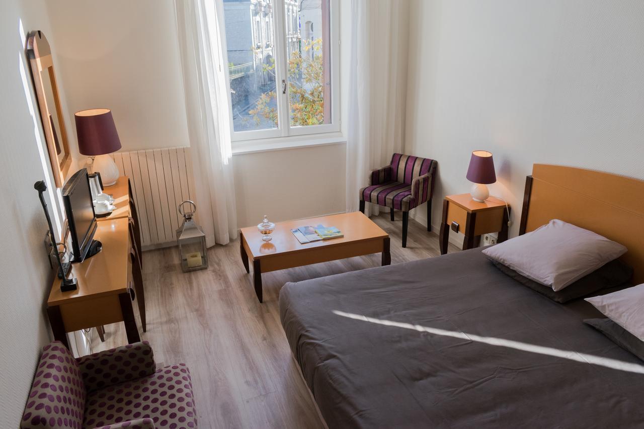 Pleumartin Logis Hotel Saint-Roch מראה חיצוני תמונה