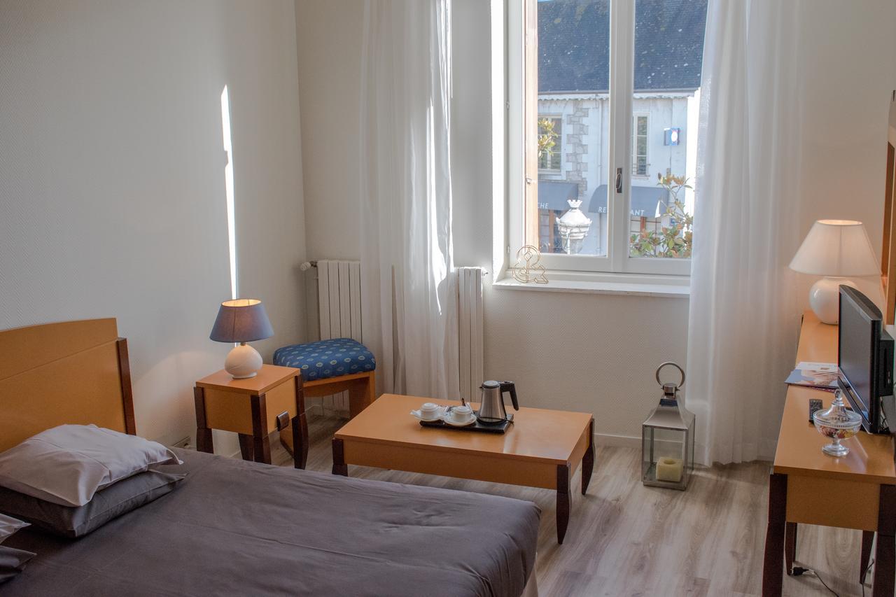 Pleumartin Logis Hotel Saint-Roch מראה חיצוני תמונה