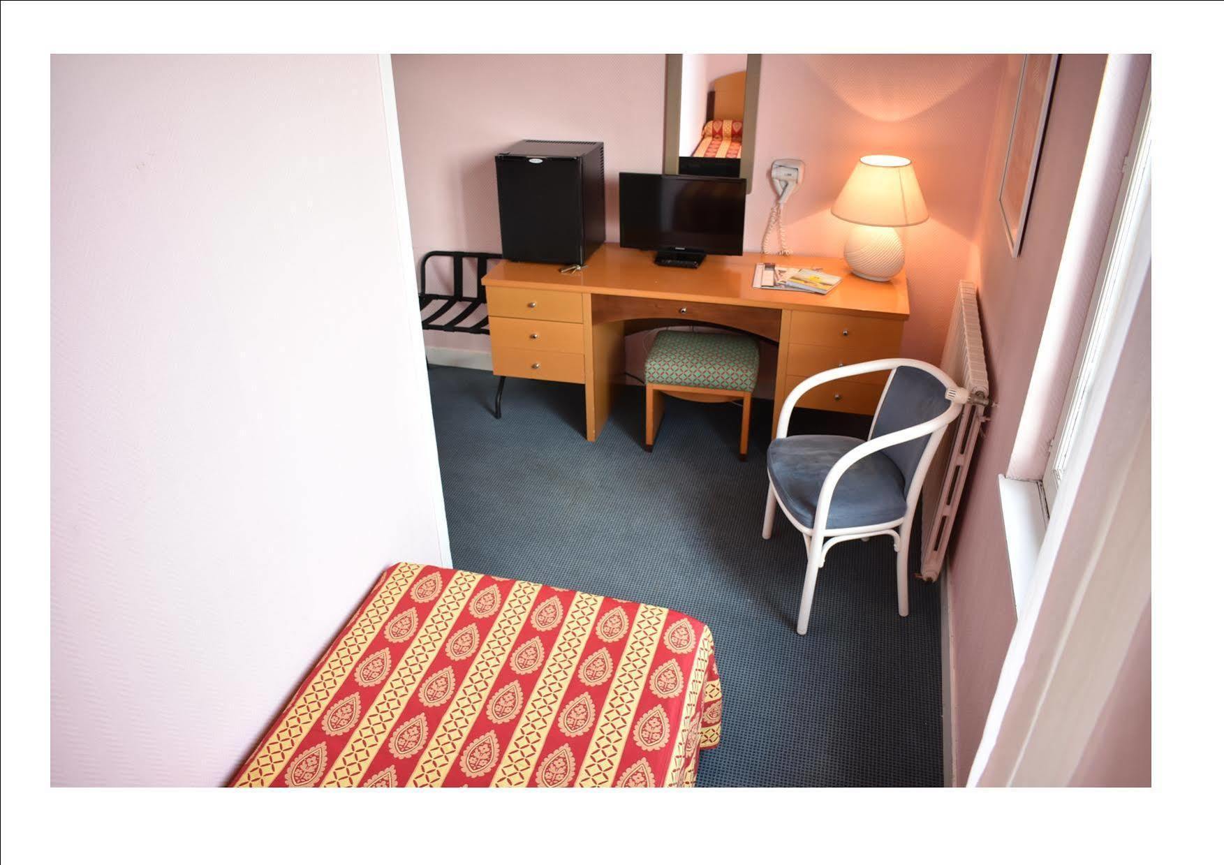 Pleumartin Logis Hotel Saint-Roch מראה חיצוני תמונה