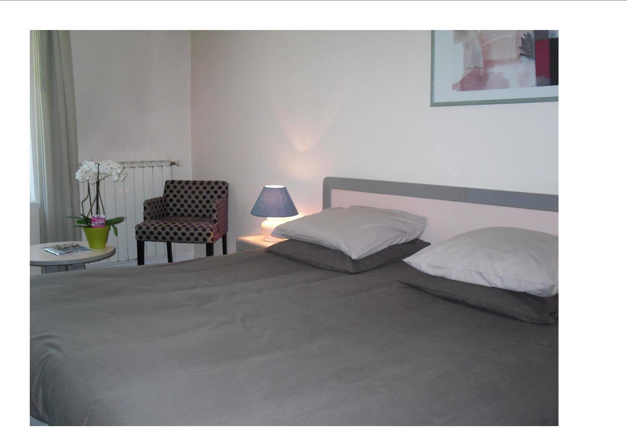 Pleumartin Logis Hotel Saint-Roch מראה חיצוני תמונה