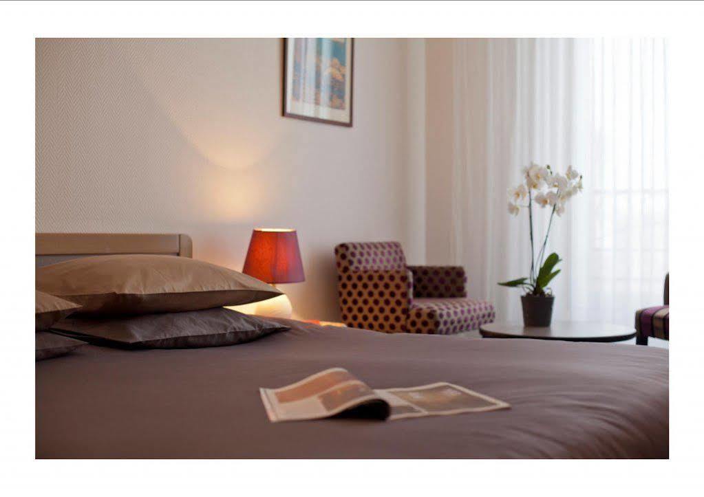 Pleumartin Logis Hotel Saint-Roch מראה חיצוני תמונה